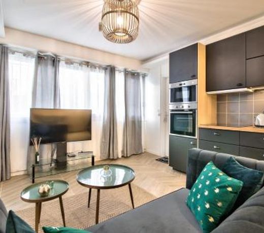 Chic and spacious apart with parking