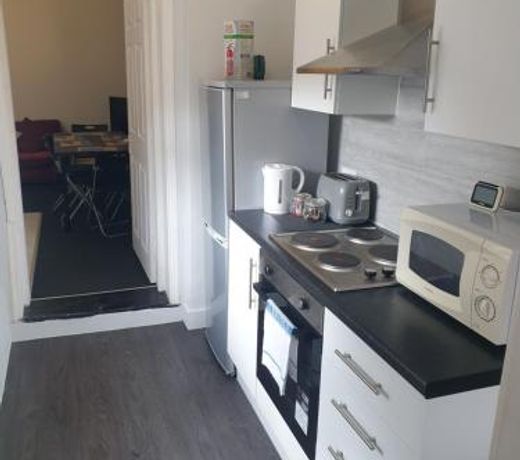 Gateshead's Amethyst 3 Bedroom Apt, Sleeps 6 Guests