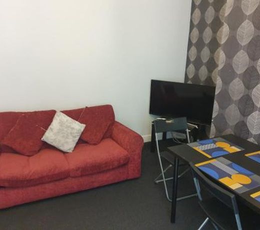 Gateshead's Amethyst 3 Bedroom Apt, Sleeps 6 Guests