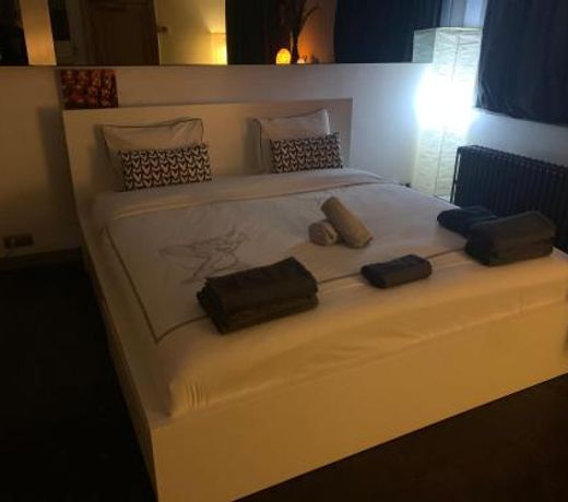nice and cosy place with jacuzzi and sauna to relax in the centre of antwerp