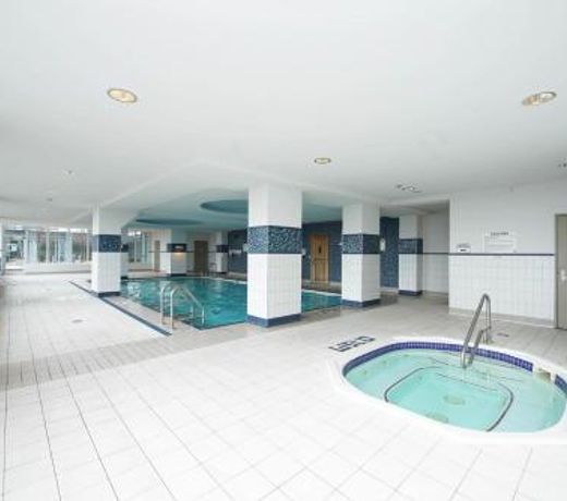 PlanURstay- Mississauga Downtown Square One Shopping Centre
