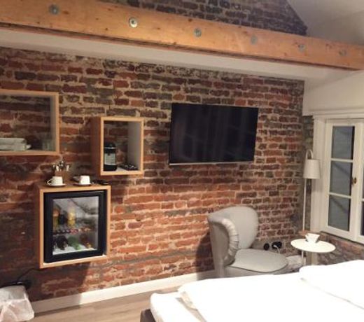 Square Rooms 20