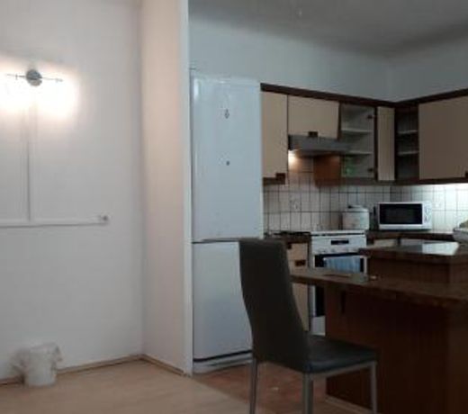 Airport Apartment 6