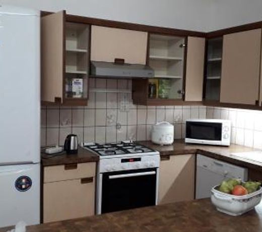 Airport Apartment 6
