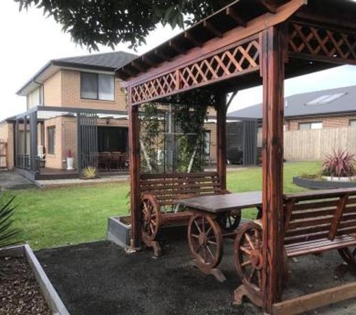 Seabreeze Haven -Wifi, Netflix, pet friendly beach house