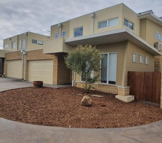 Modern Peaceful Beach Location - Secure Parking