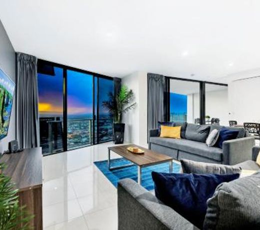 3 Bedroom 3 Bathroom Executive Sub Penthouse - Sleeps up to 10 guests - Circle on Cavill