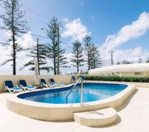 The Coconut Crib- Waterfront Burleigh Beach