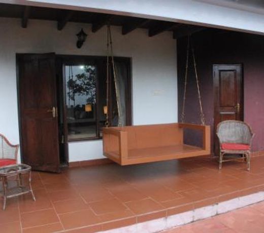 Colonial 4 B/R Home, Great for Families, Coonoor