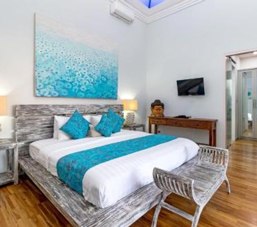 Pura Villa