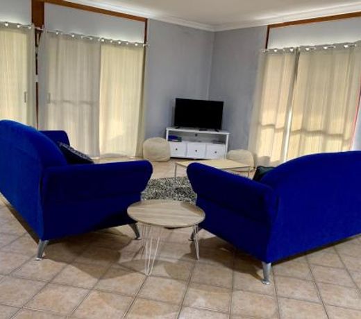 Beeâs Place - 3 bedroom home on 10 acres of land with distant ocean views