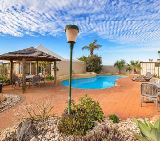Osprey Holiday Village Unit 103-1 Bedroom - Cosy 1 Bedroom Studio Apartment with a Pool in the Compl