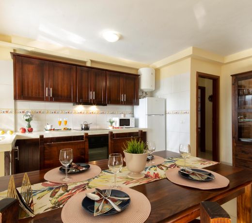 Oceanview Apartment *Communal Pool *Terrace