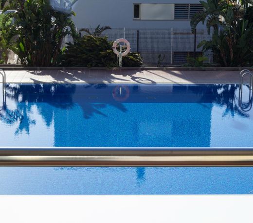 Oceanview Apartment *Communal Pool *Terrace