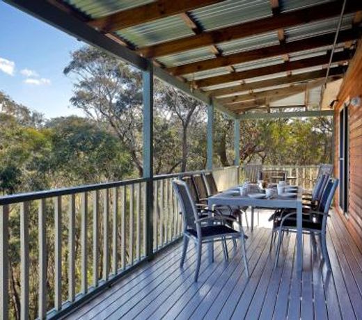 Narrow Neck Lodge