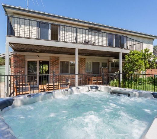 Ocean Breeze Retreat: relaxing hot spa