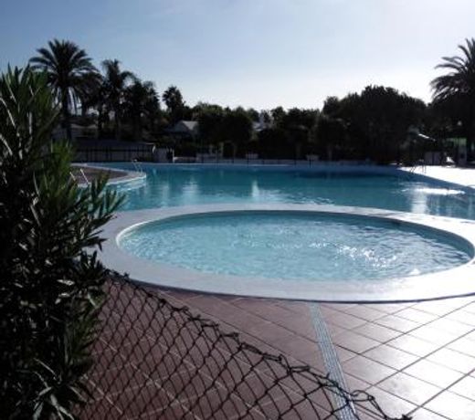 Relax Bungalows