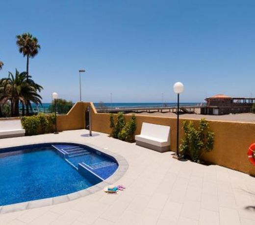 Beach front apartment in Playa de Las Burras CN