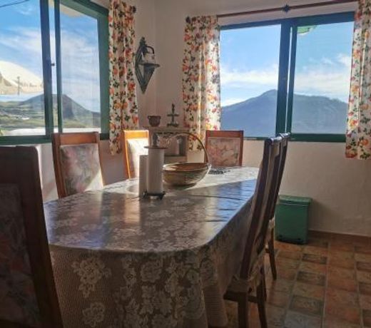 Cave House with "Pool", beautiful Views Of Teide