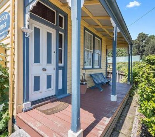 Benvenuti, To Comstock Cottage