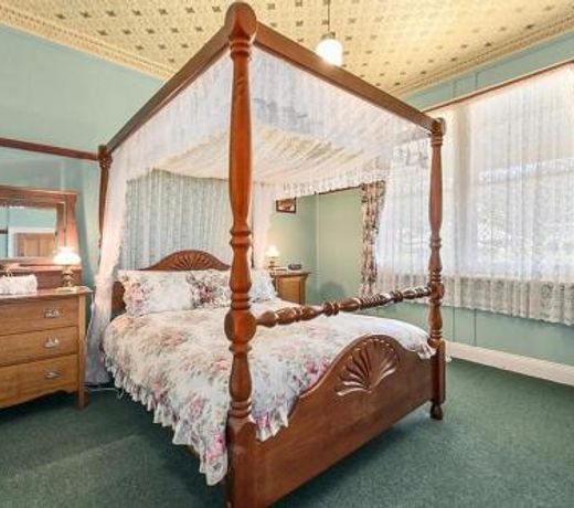 Benvenuti, To Comstock Cottage