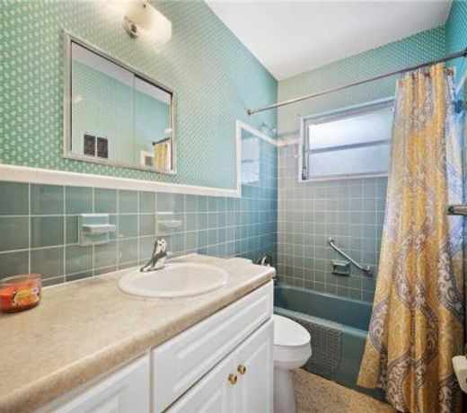 Aurora Seabreeze, Fenced Yard, 3 Bedroom, Heated Pool, Wi-Fi, Sleeps 10