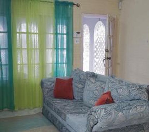 Golden Arches Suites & Guesthouse