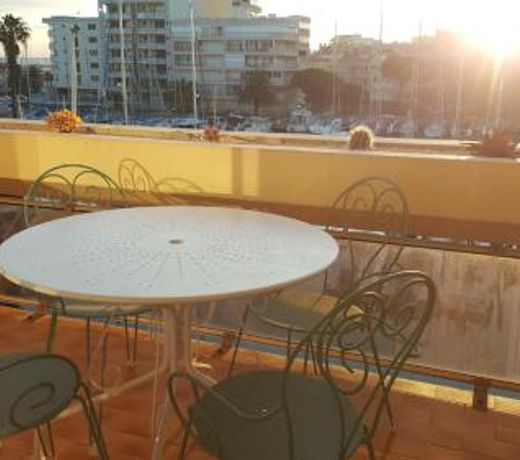 Beau T2 au calme avec parking sublime vue sur port