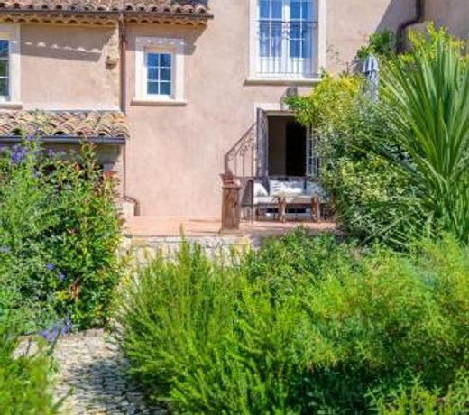 Villa de 2 chambres a Villecroze avec piscine privee et jardin clos