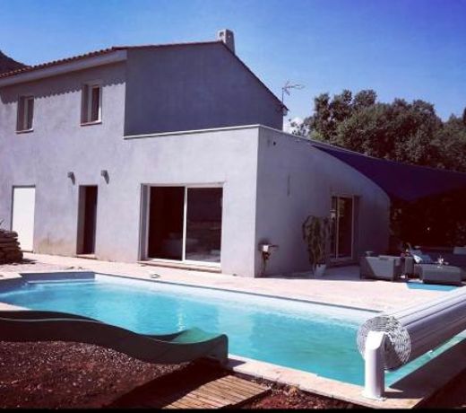 Villa contemporaine piscine cadre familial