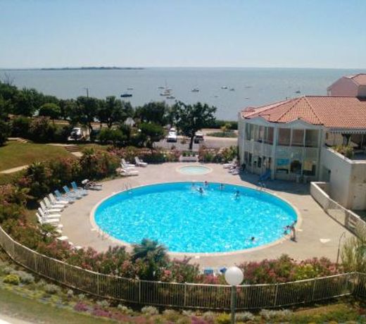 Appartement d'une chambre a Fouras avec magnifique vue sur la mer piscine partagee jardin clos