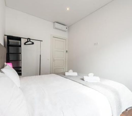 GuestReady - White Dove