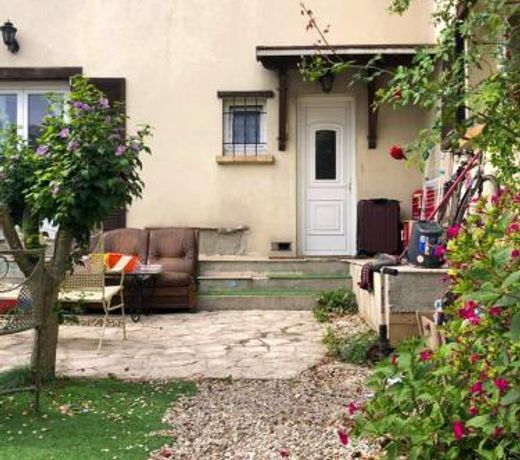 Studio a Villejuif avec magnifique vue sur la ville jardin amenage et WiFi