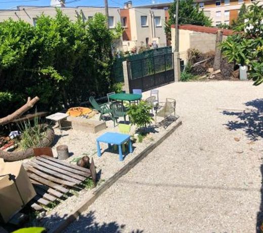 Studio a Villejuif avec magnifique vue sur la ville jardin amenage et WiFi