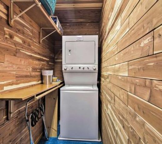 Serene Orchard Park Apartment Large Yard and Patio!