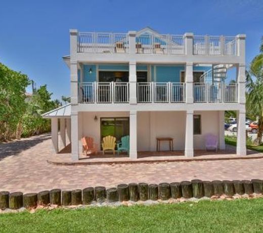 Beachside Escape Near Pier & Pelican Lake Path apts