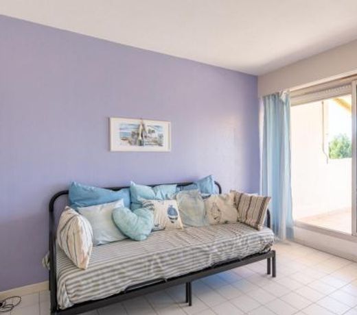Sea-view Apartment in Theoule-sur-Mer with Swimming Pool