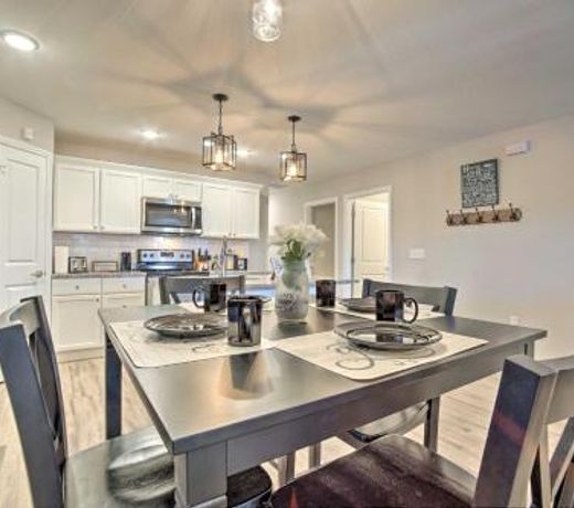 Modern Manhattan Home - 3 Mi to KSU Campus!