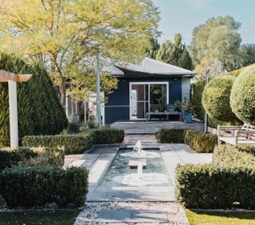 S T U D I O 22 Peaceful Retreat with Garden Views
