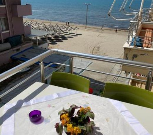 Beachfront apartment Nita