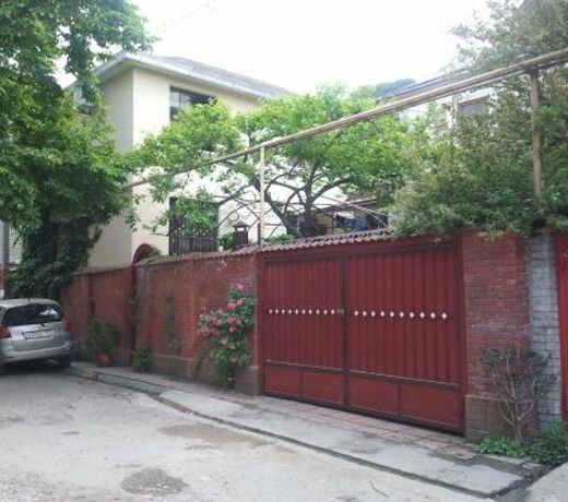Guest house on Griboyedova 3