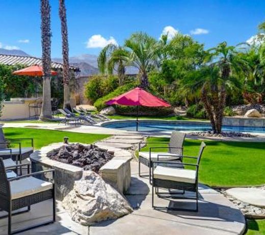 Relaxing 4BR with Pool & Hot Tub - Sleeps 10!