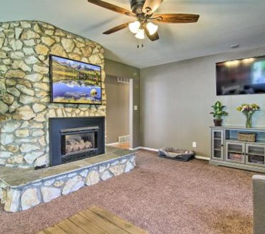 Dog-Friendly Cozy Canon Rancher Vacation Home