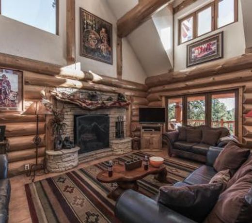 Panther Lodge, 3 Bedrooms, Sleeps 8, WiFi, Jacuzzi, Wood Burning Fireplace