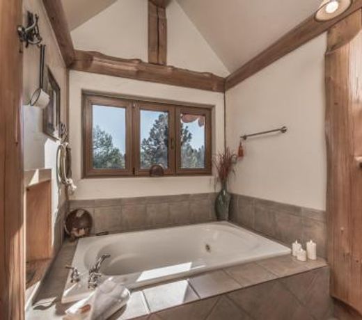 Panther Lodge, 3 Bedrooms, Sleeps 8, WiFi, Jacuzzi, Wood Burning Fireplace