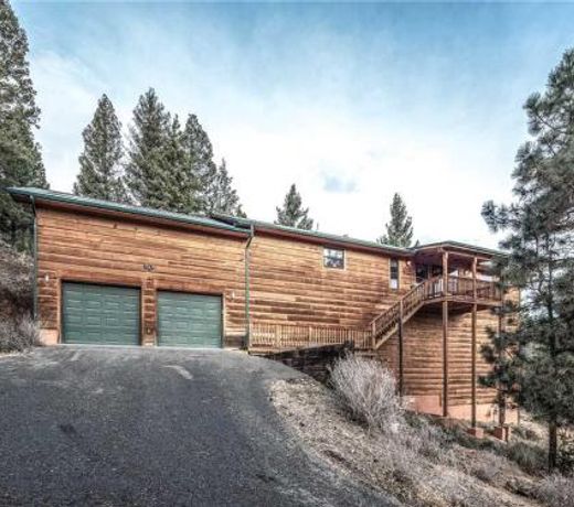 Garey's Deer Haven, 3 Bedrooms, Sleeps 8, Pet Friendly, Gas Fireplace