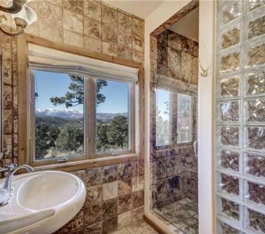Blue Lake Lodge, 7 Bedrooms, Sleeps 18, Pet Friendly, Hot Tub, Views