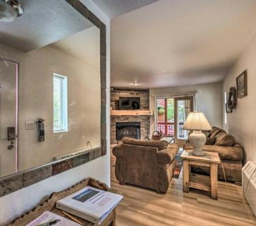 Mountain Lodge with Hot Tub, Walk to Grindstone Lake