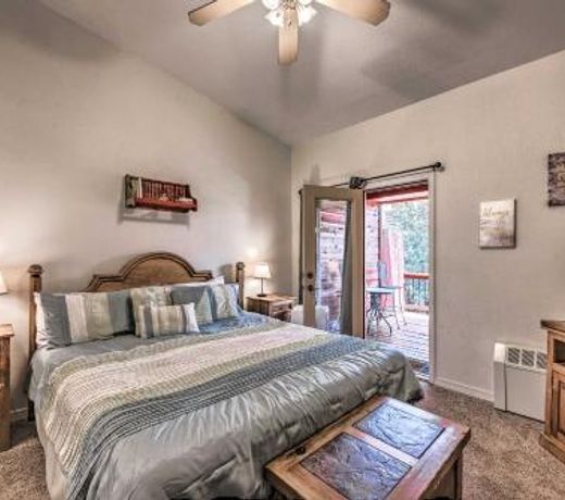 Mountain Lodge with Hot Tub, Walk to Grindstone Lake