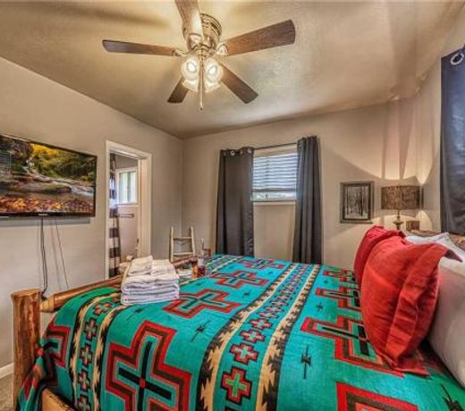 Texas Trio Cabin, 3 Bedrooms, Hot Tub, Fireplace, Sleeps 6